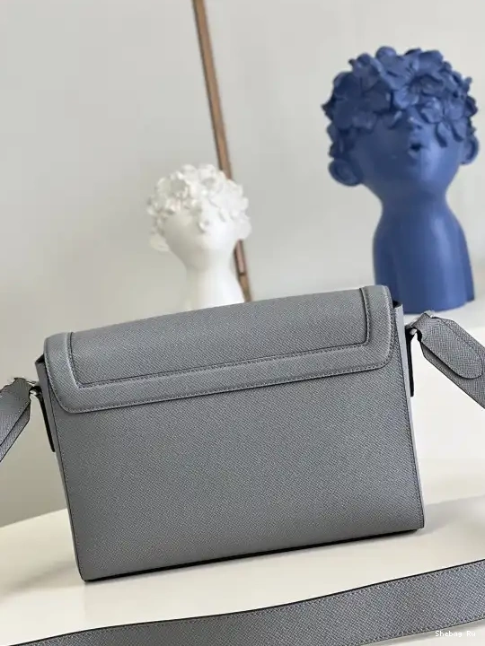 LOUIS MESSENGER FLAP VUITTON NEW 0612